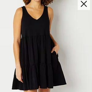 Black dress, side pockets